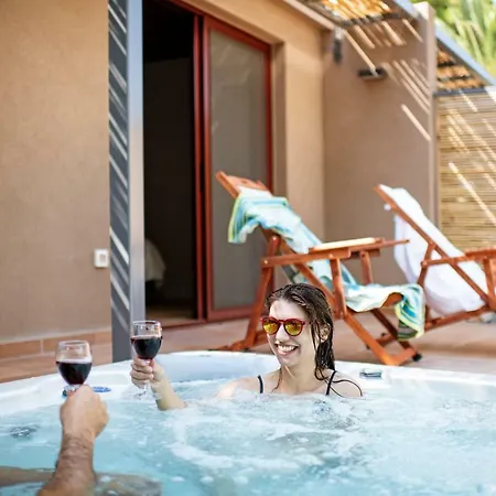 Klaritz Luxury Suites شقة لاسي