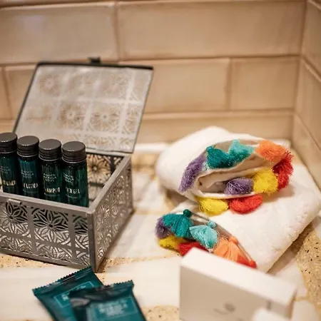 Klaritz Luxury Suites דירה